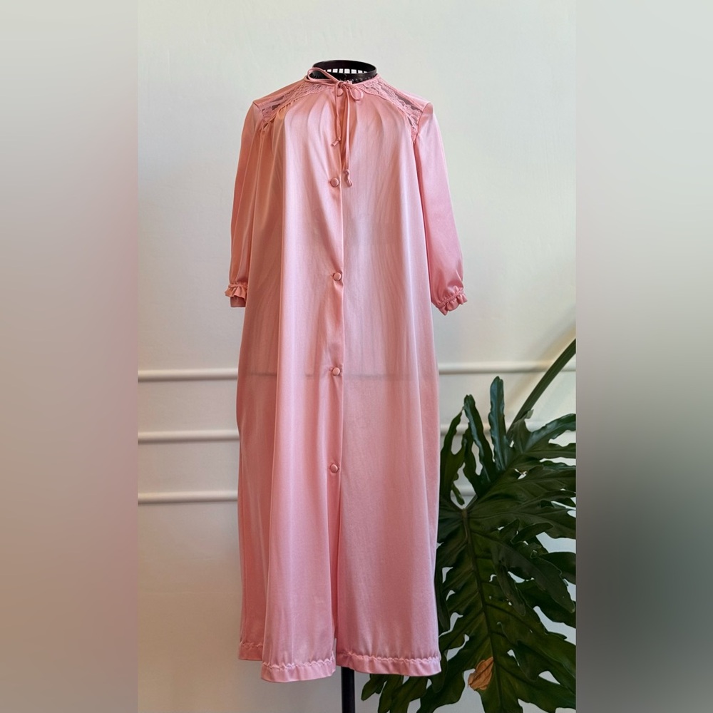 Vintage Chic Pink Button-Front Women's Nightgown